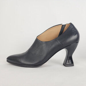 John Fluevog Poser Eddie Black Leather Asymmetrical Heeled Bootie Size 9